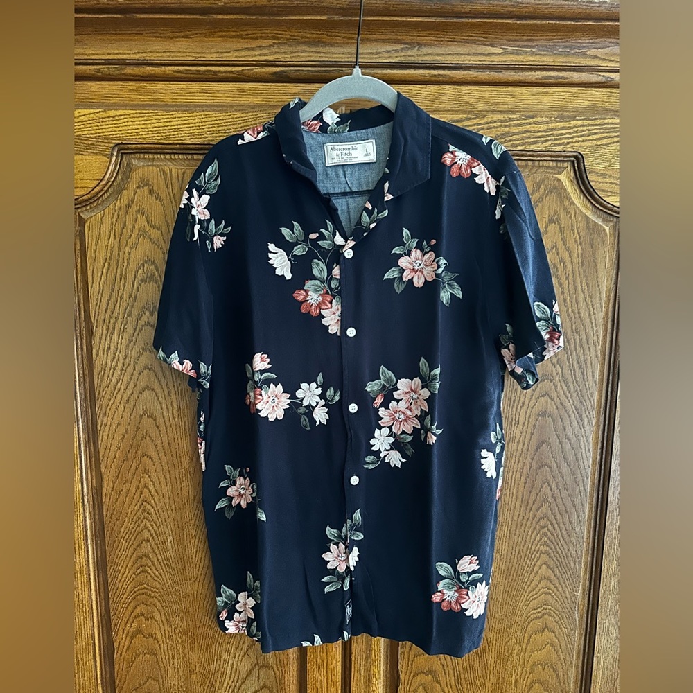 Men’s short sleeved shirt medium